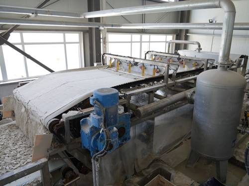 诺坤环保-橡胶带式真空过滤机-山东烟台碳酸钙脱水现场